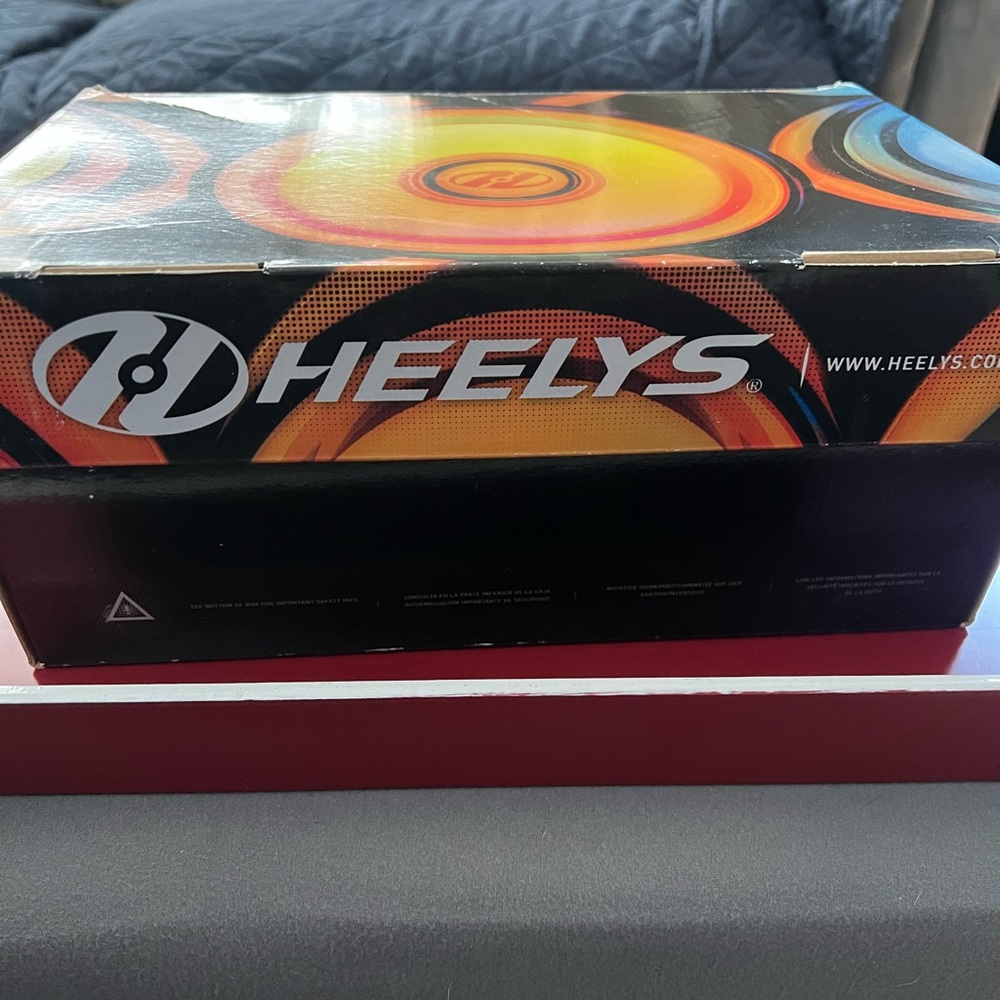 Black Heelys Skate Shoes, great condition. Boys size 6.
